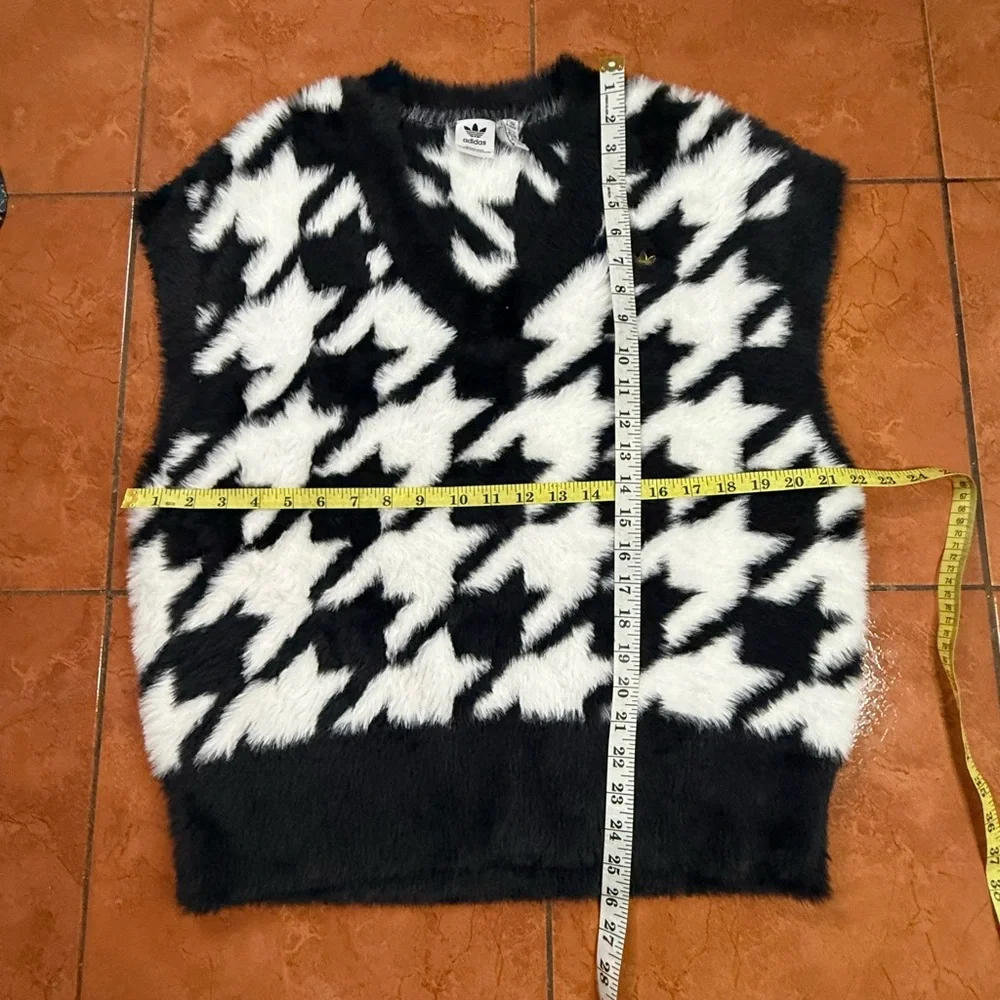 Adidas Black and White V-Neck Sweater with Bold Pattern - Picture 6 of 10